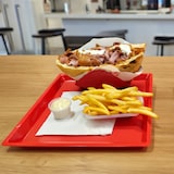 thumbnail of Lot de 15 plateaux de service à kébab + 15 pinces porte-sandwich - ROUGE