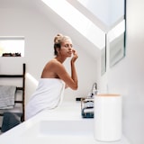 thumbnail of Relaxdays Kosmetikeimer, Bambus Schwingdeckel, moderner Bad Mülleimer, Kunststoff, 5,5 L, H x D: 26,5 x 18 cm, weiß