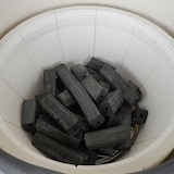 thumbnail of METRO PROFESSIONAL Barbecue Kamado au charbon de bois NAGADO, surface de cuisson Ø 57 cm, table latérale pliante et roulettes, céramique/inox, noir