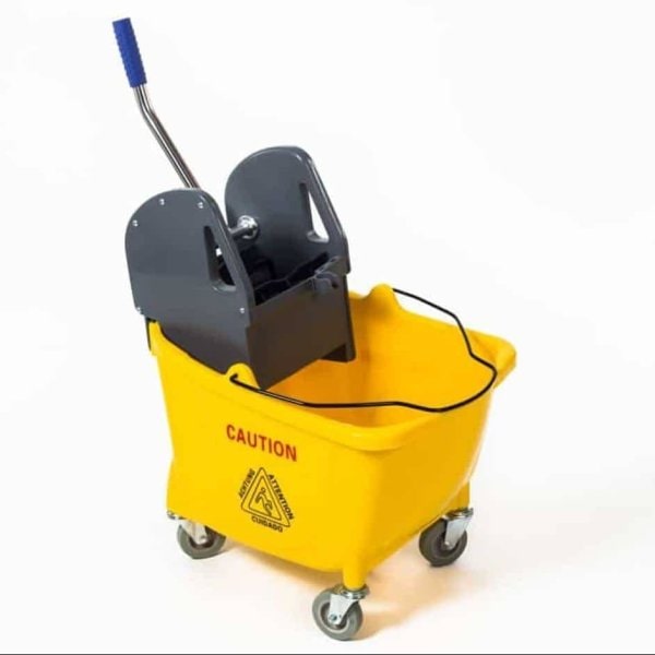 Balde de esfregão de 32 litros com espremedor e rodas