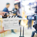 thumbnail of Relaxdays Filmklappe Holz, Regieklappe, Clapperboard, Szenenklappe, zum Beschriften, Hollywood Deko, HB 26 x 30 cm, weiß