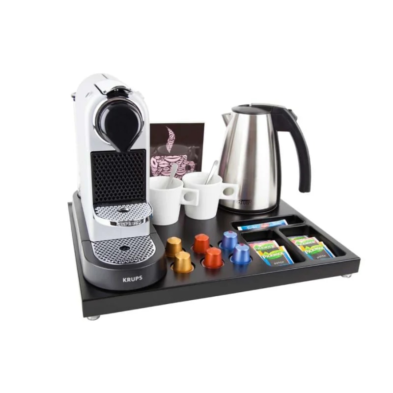 Willkommenstablett SUPREME Schwarz-Braun mit Wasserkocher STYLE 1,0 L Edelstahl und 2 weiße Porzellantassen mit A5 Prospekthalter OHNE KAFFEEMASCHINE