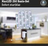 Ein LED-Streifen mit Netzteil.