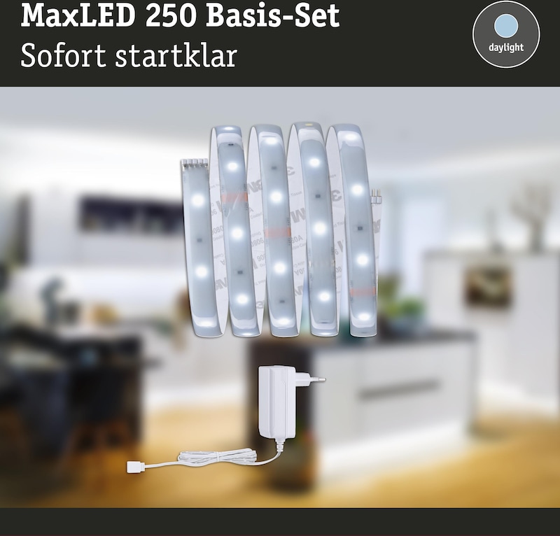 Ein LED-Streifen mit Netzteil.