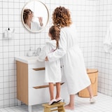 thumbnail of Relaxdays Fußbank, Bambus, bis 100 kg, stabiler Tritthocker, Kinderhocker Bad, Hocker, HxBxT: 20 x 33 x 21,5 cm, natur