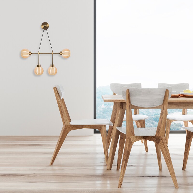 Ein moderner Esszimmer-Kronleuchter mit Glühbirnen.
