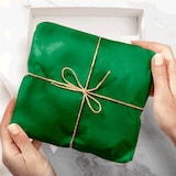 thumbnail of Papel de seda verde pino (Pack 500) 50x75 cm – Hojas resistentes para embalaje, decoración y manualidades