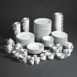 thumbnail of Lot de 12 assiettes rondes à bord large (Ø)228 mm, en porcelaine