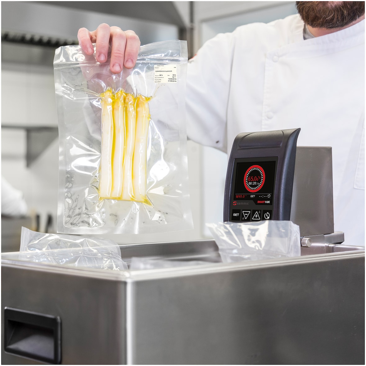 SAMMIC Cocedor sous-vide profesional para 30 litros mod. SmartVide 5. Panel y asa de poliamida reforzada.