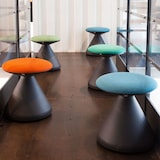 thumbnail of Bisley Fungus Hocker ergonomisch gepolstert in grün, Sitzhocker rund für Büro, Lounge & Empfang - Bürohocker mit Sitz drehbar, Schreibtischhocker,