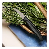 thumbnail of Victorinox Swiss Classic 6 cm keukenmes, met extra scherp lemmet en ergonomisch handvat, zwart