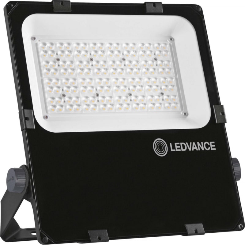 Ein schwarzer LED-Flutlichtstrahler mit verstellbarem Montagerahmen.