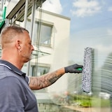 thumbnail of Kit complet pour nettoyage de vitres ERGOTEC 6 en 1 - Mouilleur, raclette, seau, bidon, grattoir et chiffon - UNGER