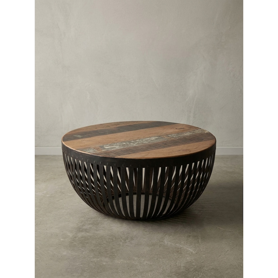 Couchtisch im Industrial-Design, Recyceltes Mangoholz, Braun. 70x70x33 cm | Kadima Design