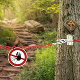 thumbnail of Relaxdays Absperrkette, 50 m, Kunststoff, Absperrung für Baustelle, Parkplatz, Warteschlangen, Kunststoffkette, rot/weiß