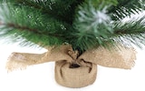 Un piccolo supporto per albero di Natale in juta.