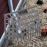 thumbnail of Universele anti-verstoppingshoekscharnier voor afvoeren - Voorkomt het binnendringen van bladeren, grind of vuil in regenpijpen of afvoergoten