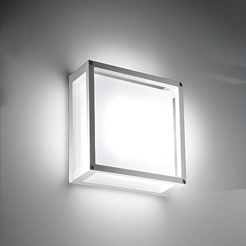 Ein moderner, quadratischer Wandleuchter mit Metallrahmen.