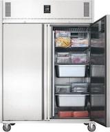 Ein offener Edelstahl-Gefrierschrank mit Rädern.