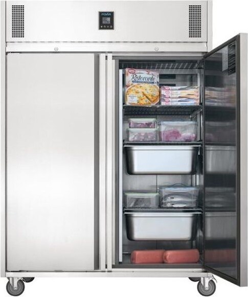 Ein offener Edelstahl-Gefrierschrank mit Rädern.