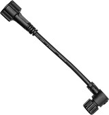 Ein schwarzes Kabel mit zwei Anschlüssen.