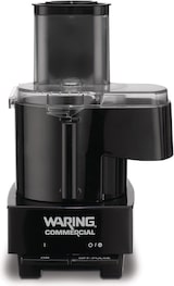 Un robot culinaire noir avec un récipient transparent.