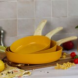 thumbnail of Menastyl - Poêle 28cm colorama safran- en aluminium - revêtement antiadhésif en céramique