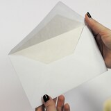 thumbnail of PREMIUM Briefumschläge DIN lang weiss, gefüttert 100 g/qm, 250 Stück, weiß mit Innenfutter / Seidenfutter